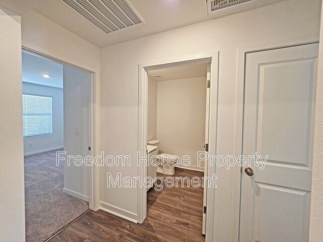 Building Photo - 660 Huyana Wind Dr