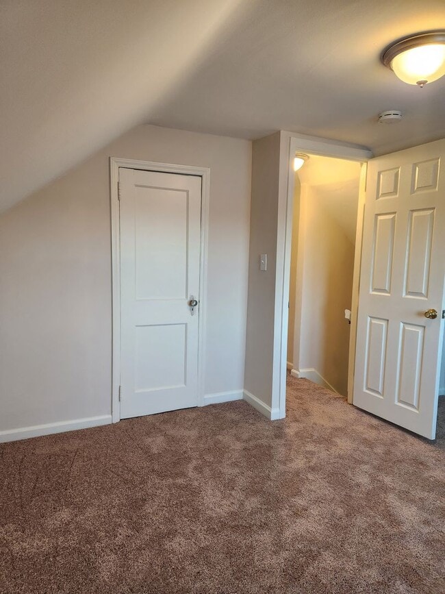 Building Photo - 344 Woodland View Dr