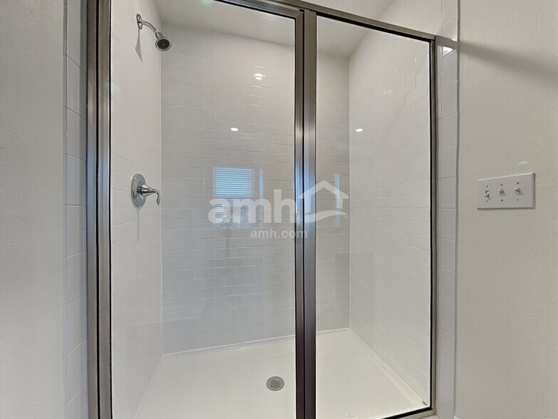 Building Photo - 27430 St Andrews Ave