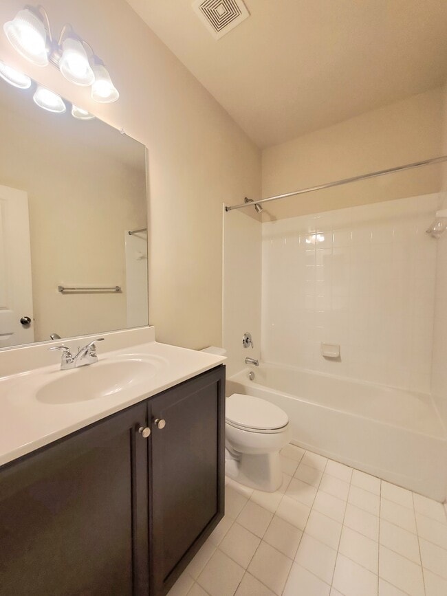 Building Photo - 135 Prado Ln