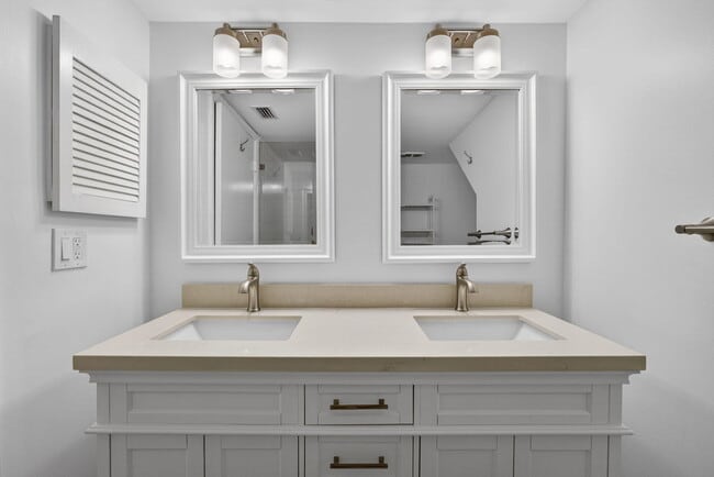 Building Photo - 9746 Nickels Blvd