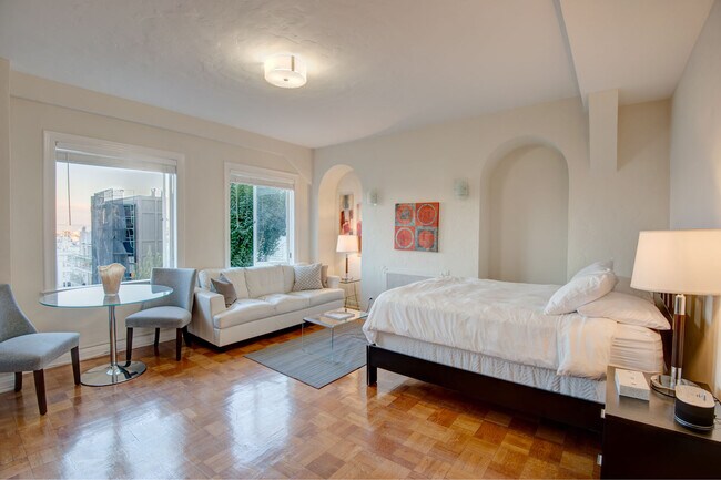 Interior Photo - 2238 Hyde