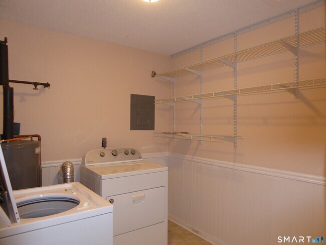 Building Photo - 140 Thompson St