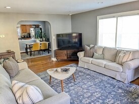 Building Photo - 115 Everett St