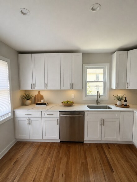 L Shaped Kitchen - 89 Norwood St