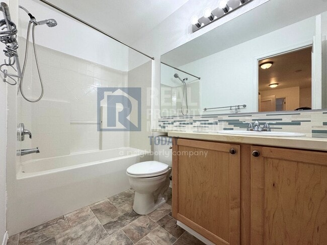 Building Photo - Great 3 Bedroom In South Hill!