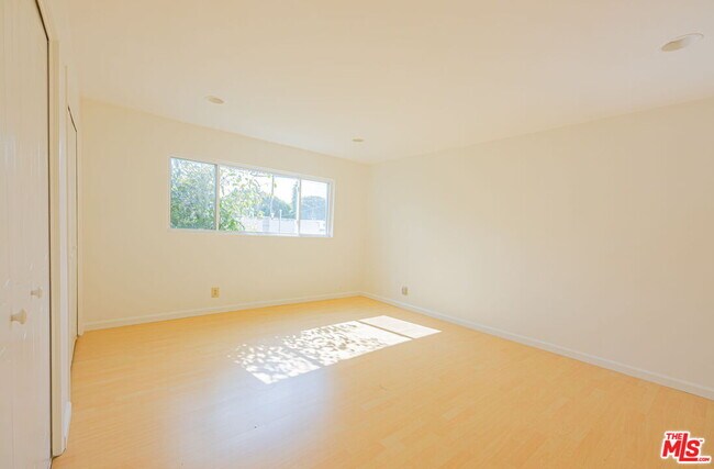 Building Photo - 1544 Stanford St