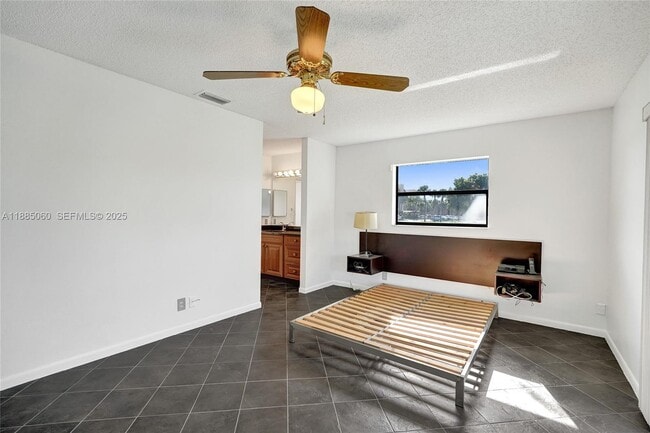 Building Photo - 125 Lake Paula Dr