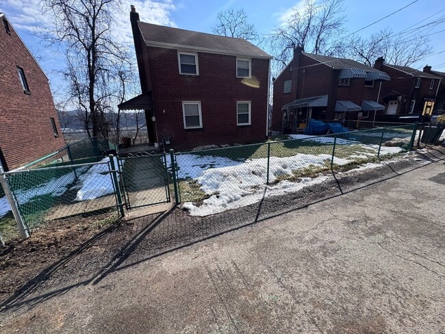 Building Photo - Updated 2-Bedroom 1-Bath House in Duquesne!!