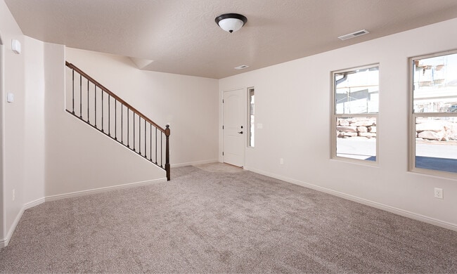 Building Photo - 3 Bedroom Townhome in The Cottages at Foss...