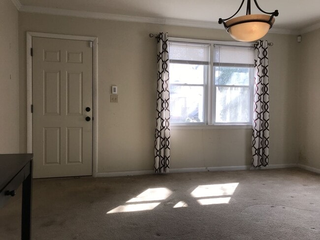 Building Photo - Charming Three-Bedroom Home in Cedmont!