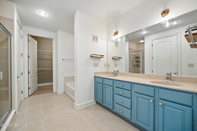 Building Photo - 4300 S Beach Pkwy