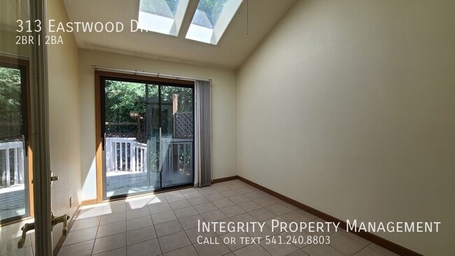 Building Photo - 313 Eastwood Dr