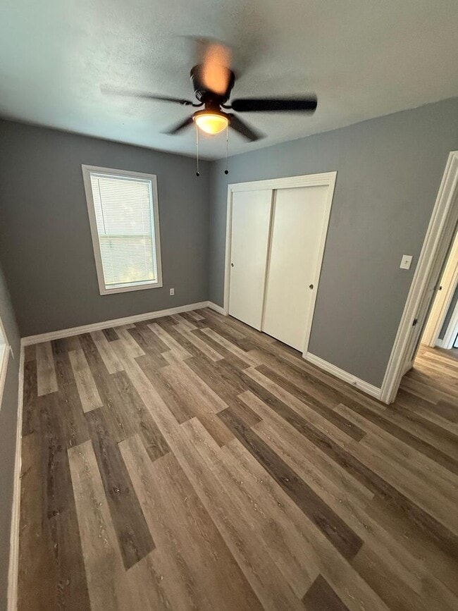 Building Photo - $0 First Month's Rent / $0 Deposit at Move-in