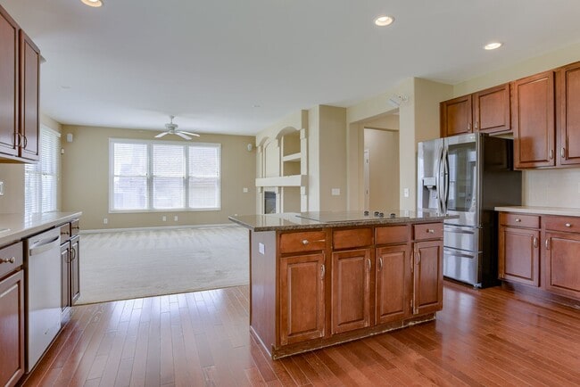 Building Photo - Must See 3 Bedroom In Bellevue!!