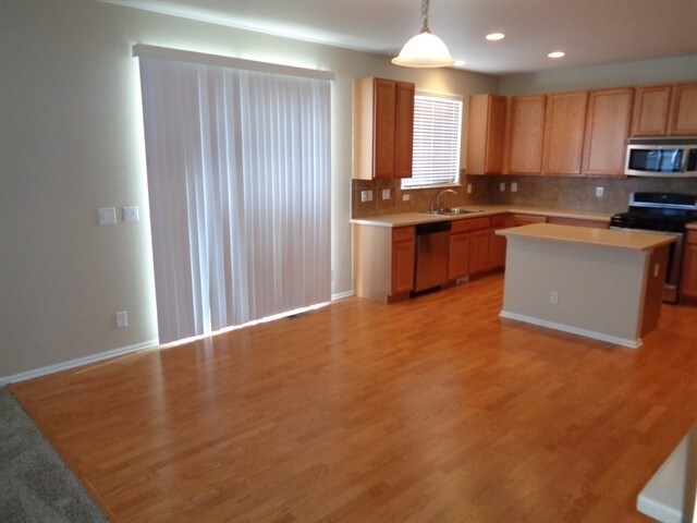 Building Photo - 124 N Flat Rock St