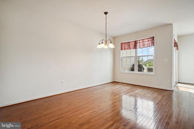 Building Photo - 41685 St Albans Terrace