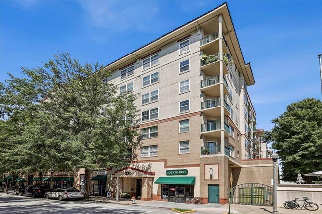 Building Photo - 230 E Ponce de Leon Ave