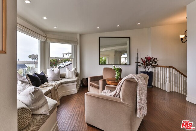 Building Photo - 218 Montreal St