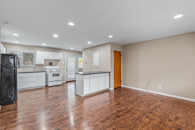 Building Photo - 1040 Bluefield Dr