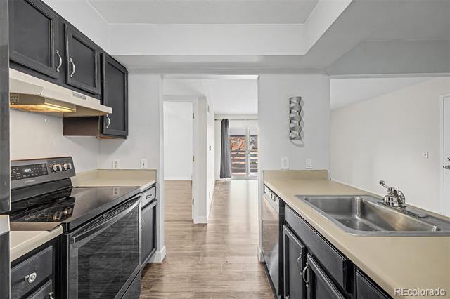 Building Photo - 7665 E Eastman Ave