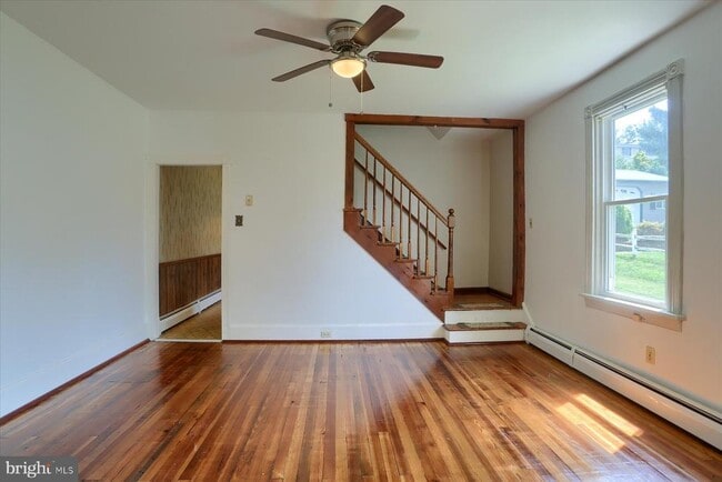 Building Photo - 117 3rd St