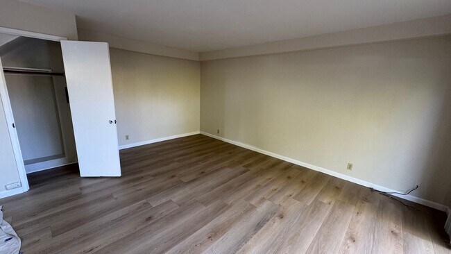 Building Photo - 65 Donegal Way