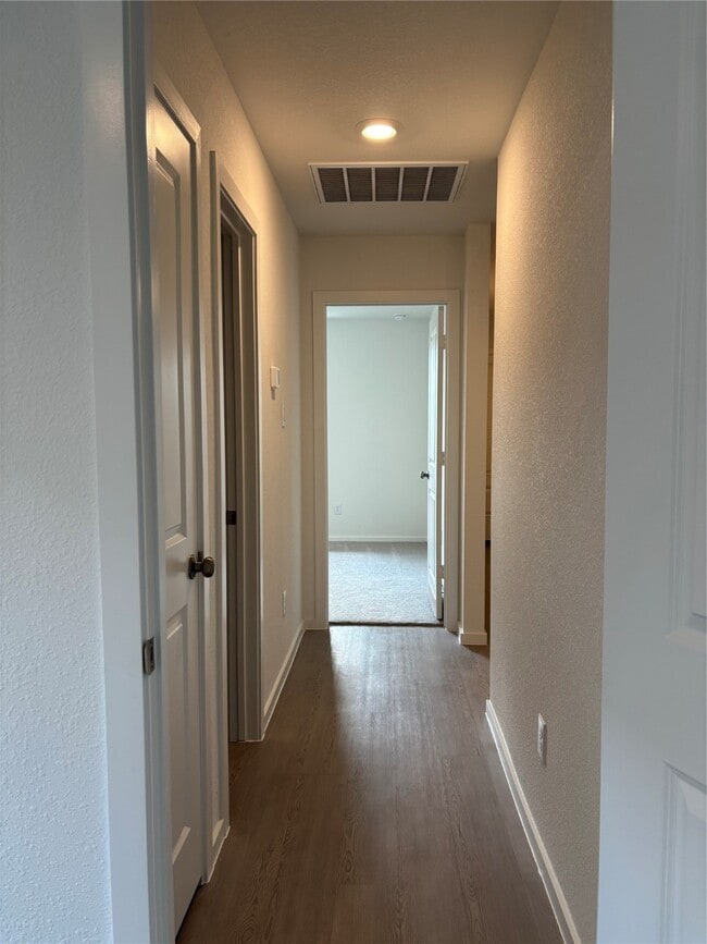 Building Photo - 607 Amberwood Crk Dr