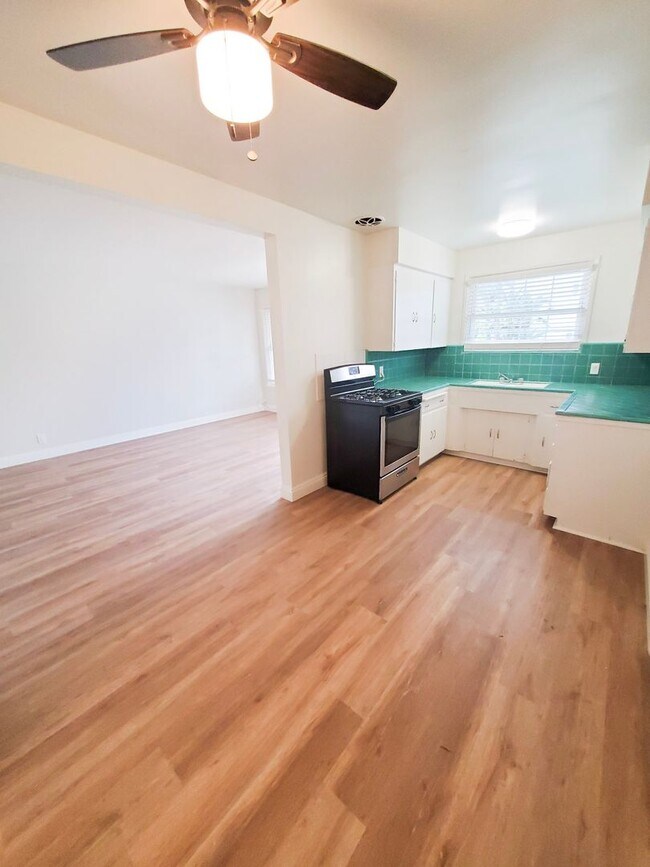 Building Photo - 810 Buena Vista