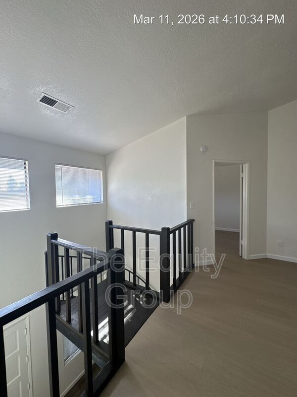 Building Photo - 1942 E Woodsville Ct