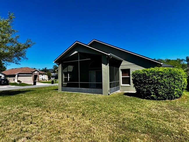 Building Photo - Timber Isle 4 bedroom home 2 bath home on a corner lot with New Kitchen Appliances!