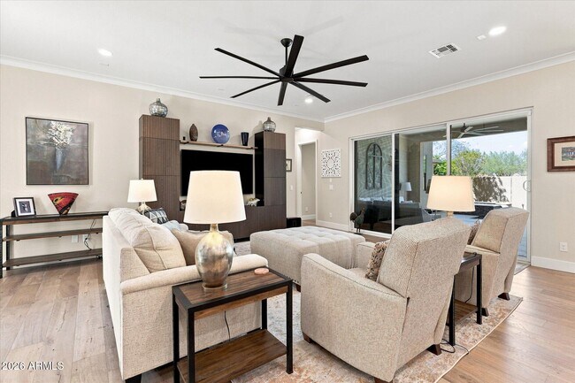 Building Photo - 1118 E Paseo Way