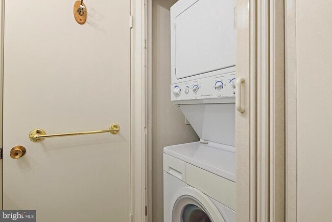 Building Photo - 100 Severn Ave