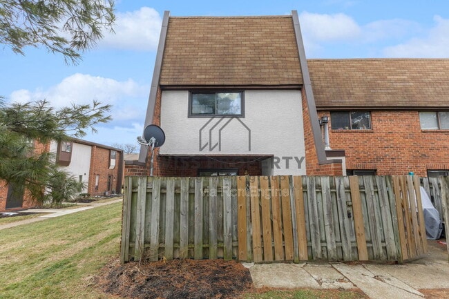 Building Photo - 5 King Arthur Ct