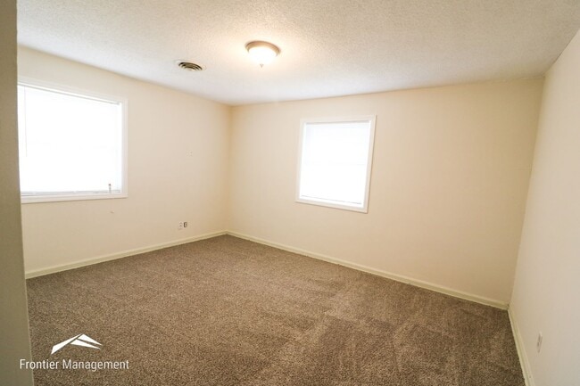 Building Photo - Three Bedroom Home Near Westloop Shopping ...