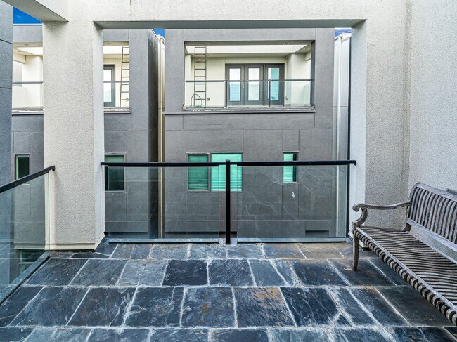 Building Photo - 1520 Malone St