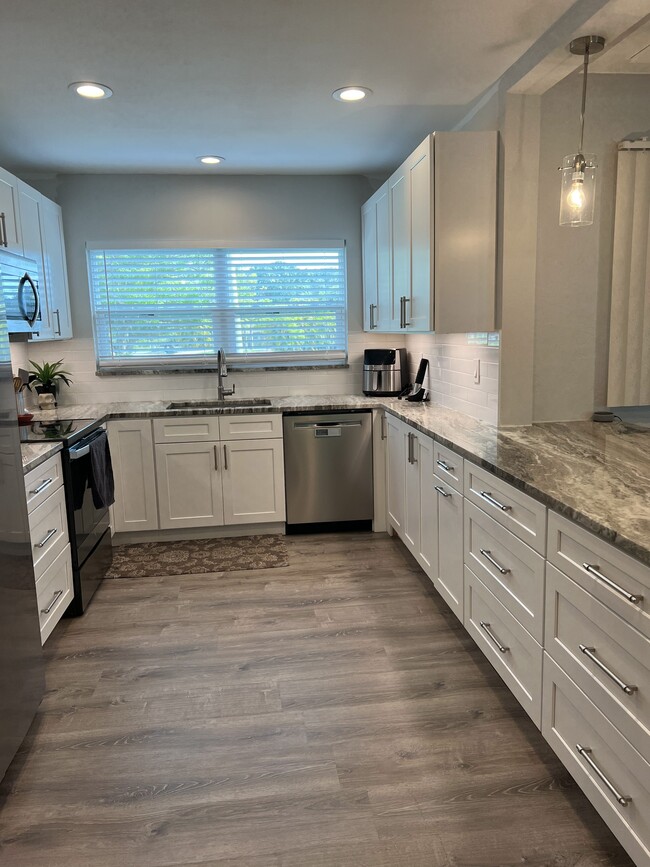 Building Photo - 1720 59th St S