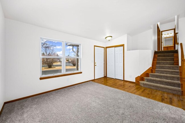 Building Photo - 749 Peregrine Run