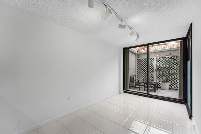 Building Photo - 3908 S Ocean Blvd