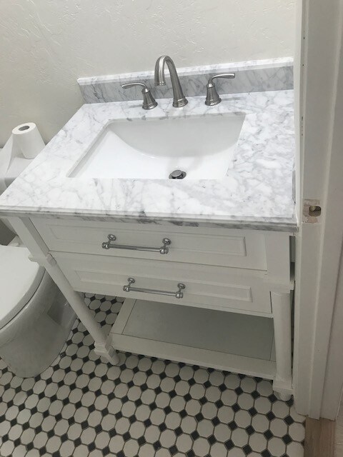 Building Photo - Newly Renovated Home! Charming Neighborhoo...