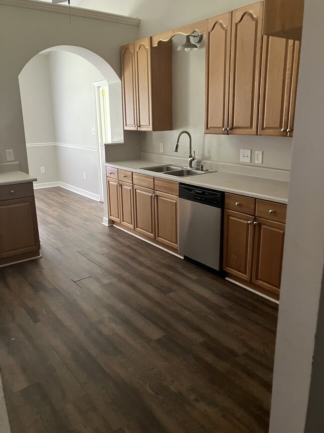 Building Photo - 318 Riverchase Dr