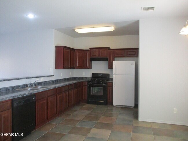 Building Photo - 612 Natasha Pl