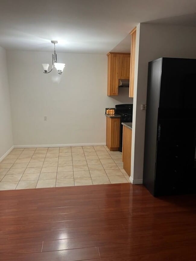 Building Photo - Beautiful One bedroom in gated complex one block from Ocean In Long Beach