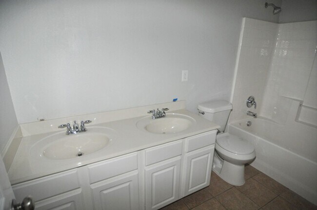 Building Photo - 9020 Brook Hill Ln