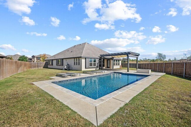 Building Photo - 314 Waverly Dr