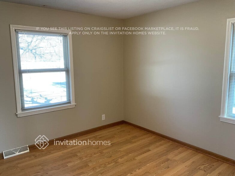 Building Photo - 2713 W 71st 1/2 St