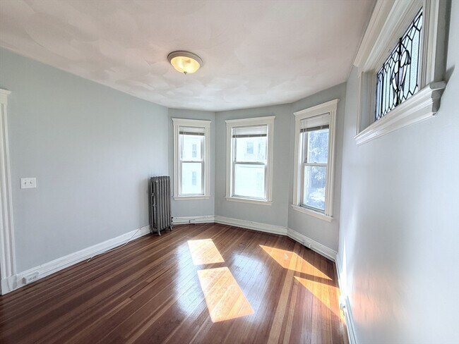 Building Photo - 37 Taft St