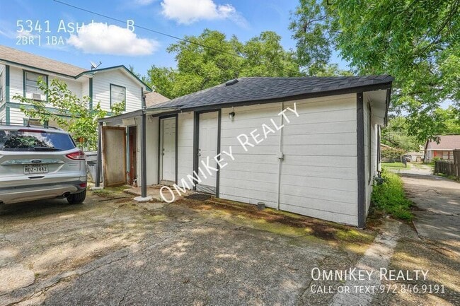 Building Photo - 5341 Ash Ln
