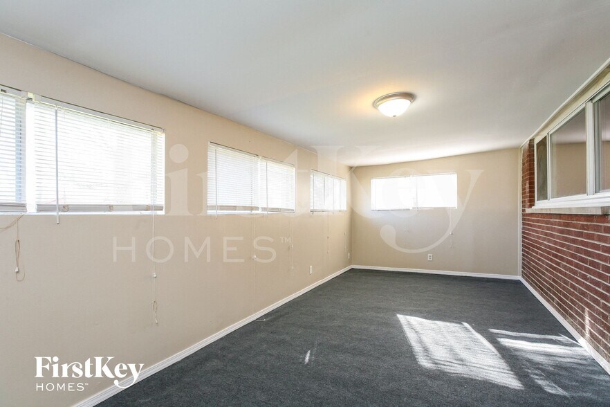 Building Photo - 8209 E 37th Pl