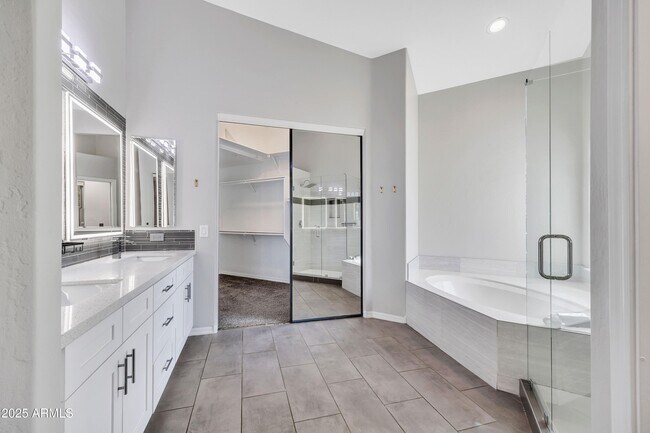 Building Photo - 7446 E Glenn Moore Rd